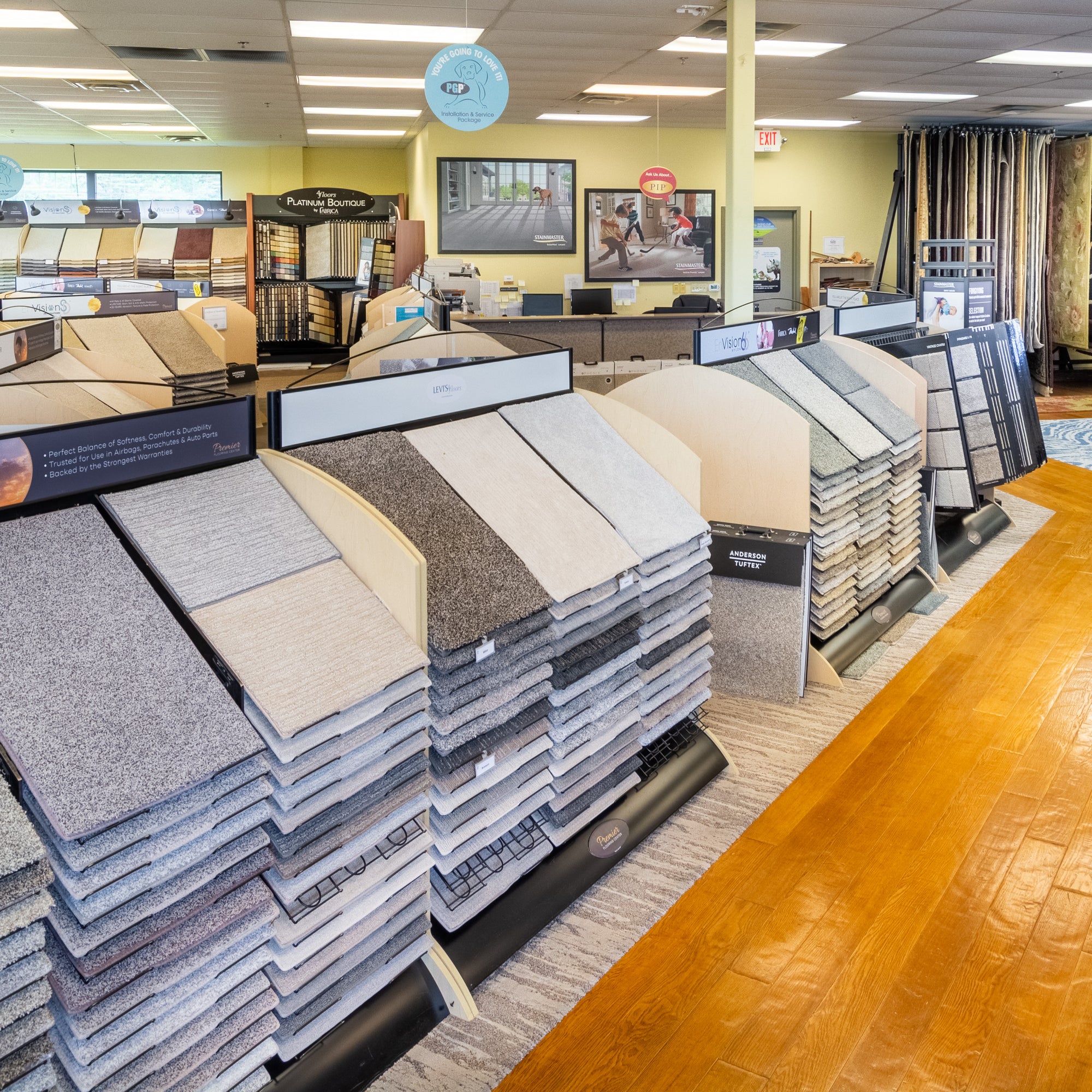 Levis 4 Floors Polaris Showroom